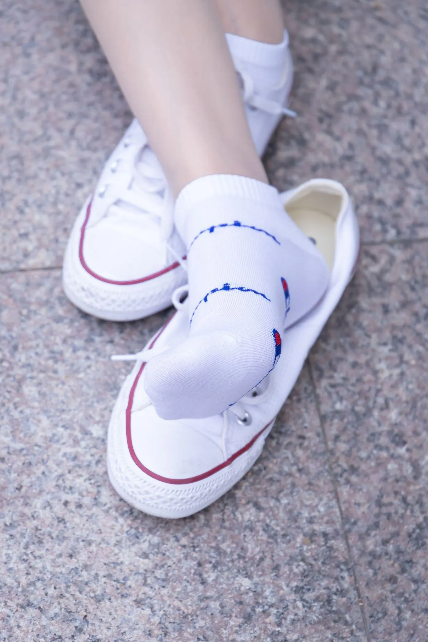 [BoBoSocks袜啵啵]NO.001 小甜豆-帆布鞋、白棉袜、肉丝 [138P]插图4